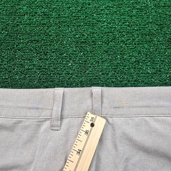 Travis Mathew Shorts Men 40 Beige Chino Flat Front Beach Preppy Golf Performance - Picture 10 of 10